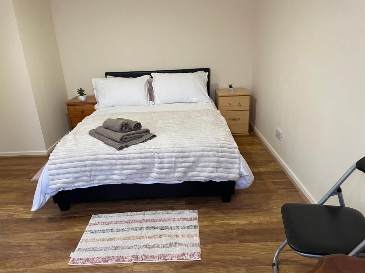 Single And Doubles Rooms Close To Central London Ngoại thất bức ảnh